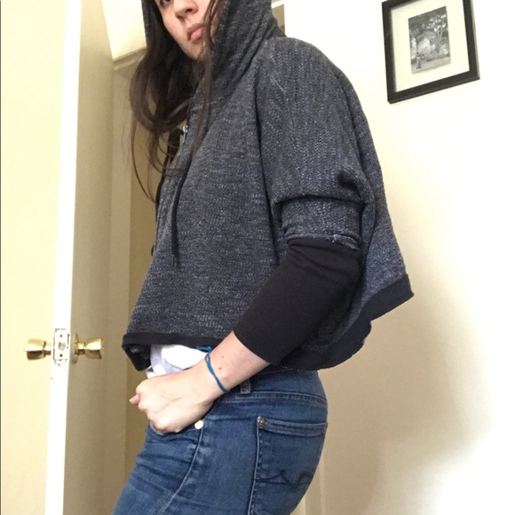 ⭕️2/20 Urban outfitters cropped hoodie - Picture 3 of 5